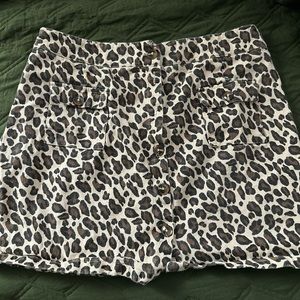 leopard print skirt